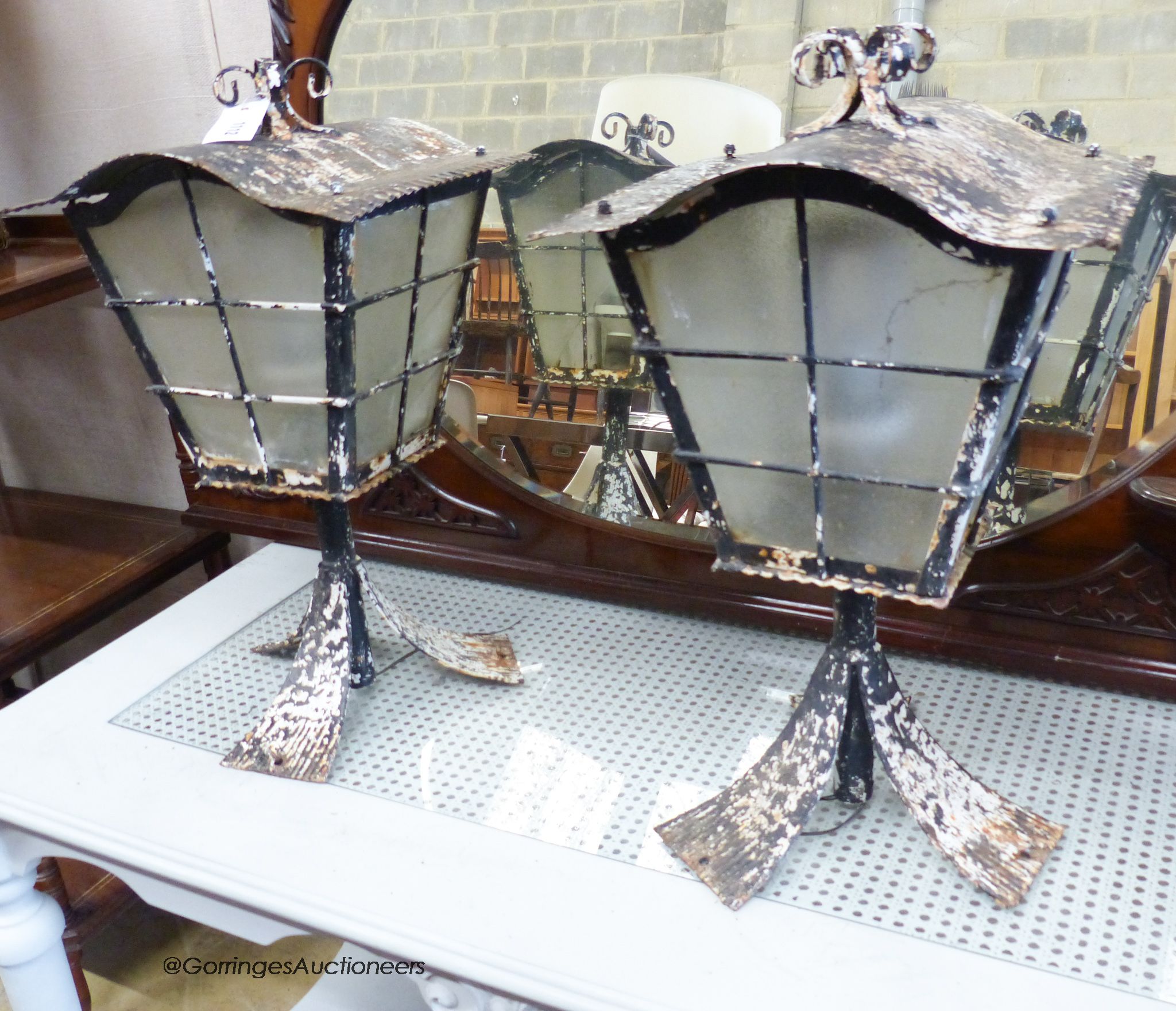 A pair of wrought iron lanterns. H-54cm.